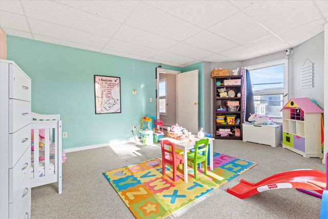 73 W Main Street, Hillsborough, NH 03244