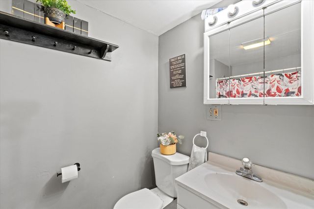 73 W Main Street, Hillsborough, NH 03244