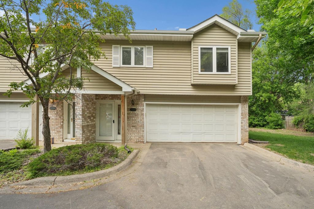 13015 Penn Avenue S, Burnsville, MN 55337