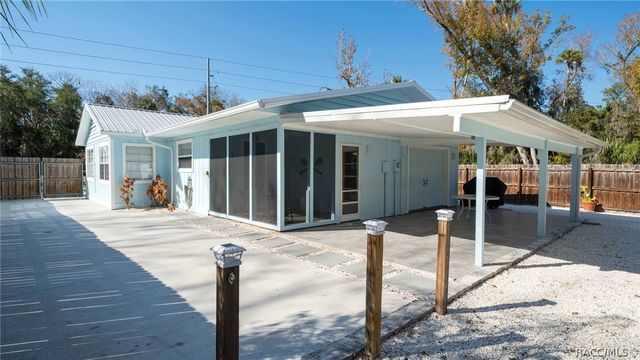 10598 W Halls River Road, Homosassa, FL 34448