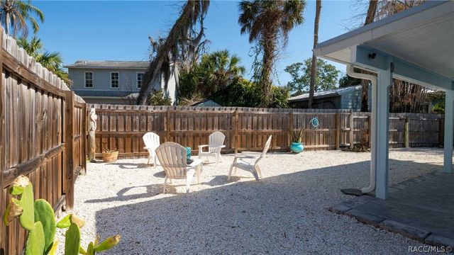 10598 W Halls River Road, Homosassa, FL 34448