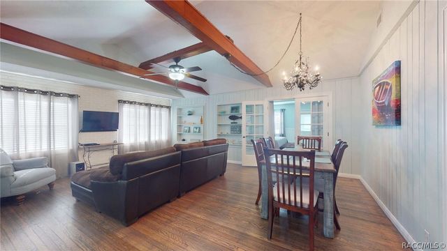 10598 W Halls River Road, Homosassa, FL 34448