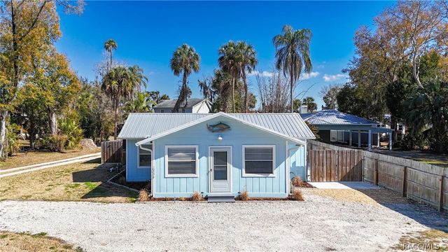 10598 W Halls River Road, Homosassa, FL 34448