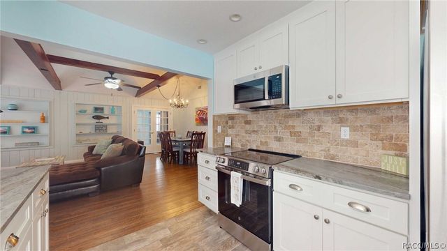 10598 W Halls River Road, Homosassa, FL 34448