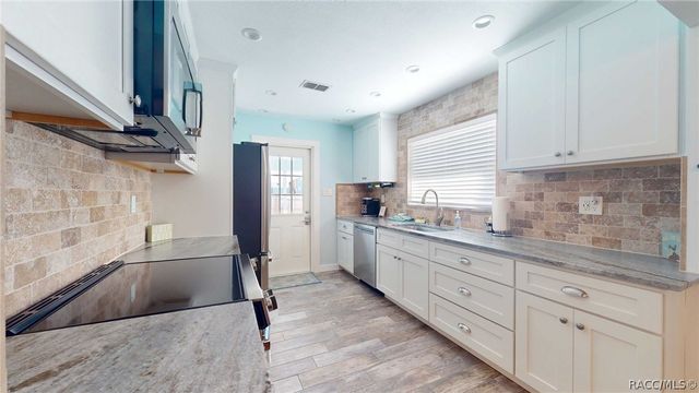 10598 W Halls River Road, Homosassa, FL 34448
