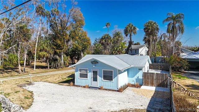 10598 W Halls River Road, Homosassa, FL 34448