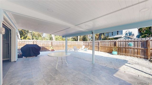 10598 W Halls River Road, Homosassa, FL 34448