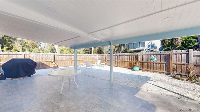 10598 W Halls River Road, Homosassa, FL 34448