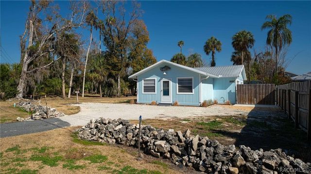 10598 W Halls River Road, Homosassa, FL 34448