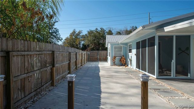 10598 W Halls River Road, Homosassa, FL 34448