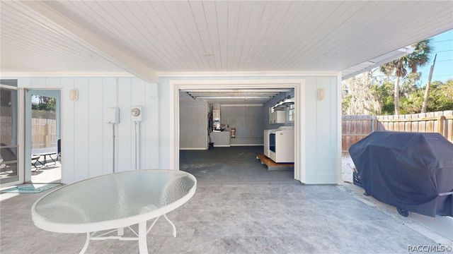 10598 W Halls River Road, Homosassa, FL 34448