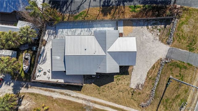 10598 W Halls River Road, Homosassa, FL 34448