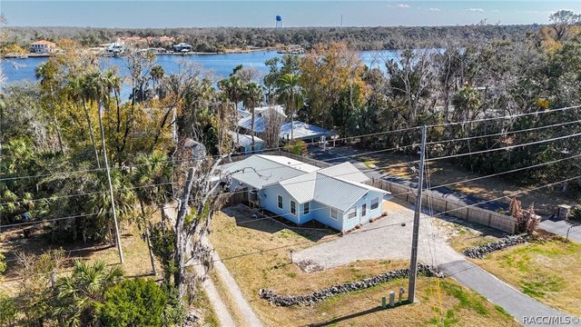 10598 W Halls River Road, Homosassa, FL 34448