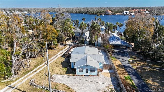 10598 W Halls River Road, Homosassa, FL 34448