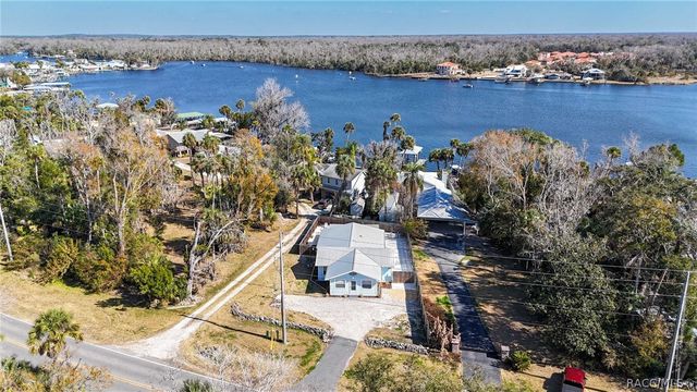 10598 W Halls River Road, Homosassa, FL 34448