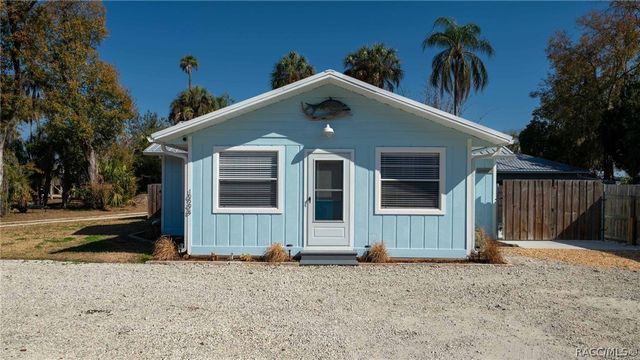 10598 W Halls River Road, Homosassa, FL 34448