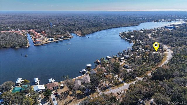 10598 W Halls River Road, Homosassa, FL 34448
