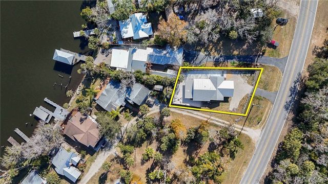 10598 W Halls River Road, Homosassa, FL 34448