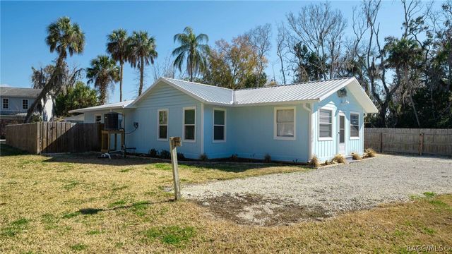 10598 W Halls River Road, Homosassa, FL 34448