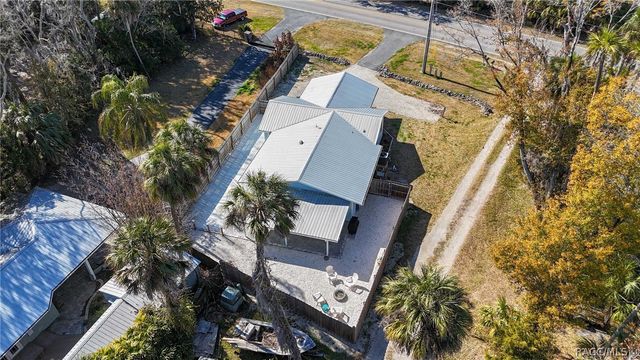 10598 W Halls River Road, Homosassa, FL 34448