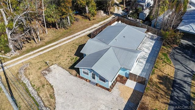 10598 W Halls River Road, Homosassa, FL 34448