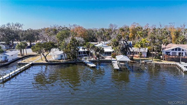 10598 W Halls River Road, Homosassa, FL 34448
