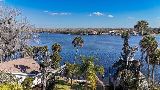 10598 W Halls River Road, Homosassa, FL 34448