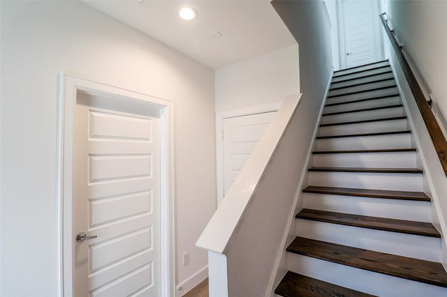 2745 Clinton Drive, Houston, TX 77020