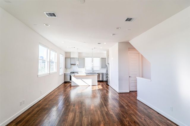 2745 Clinton Drive, Houston, TX 77020