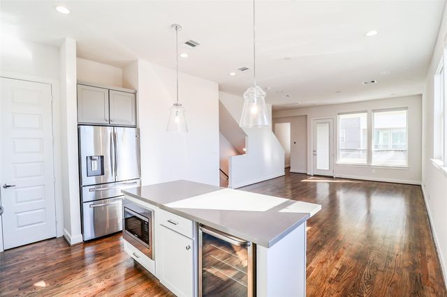 2745 Clinton Drive, Houston, TX 77020