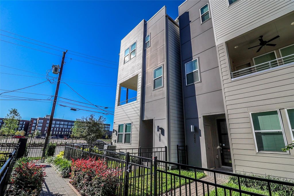 2745 Clinton Drive, Houston, TX 77020