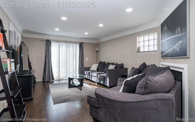 17377 Avilla Boulevard, Lathrup Village, MI 48076