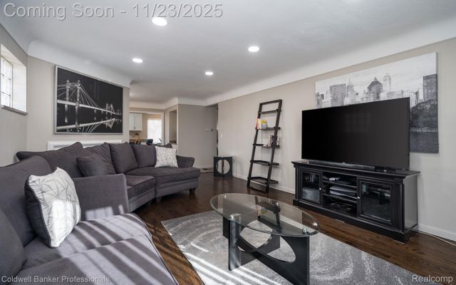 17377 Avilla Boulevard, Lathrup Village, MI 48076