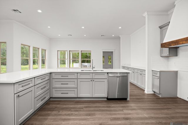 1033 W Worthey St, Gonzales, LA 70737