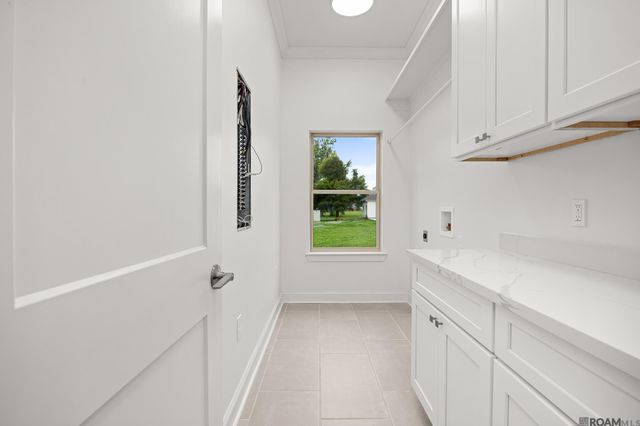 1033 W Worthey St, Gonzales, LA 70737