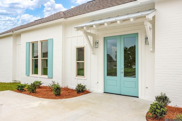 1033 W Worthey St, Gonzales, LA 70737