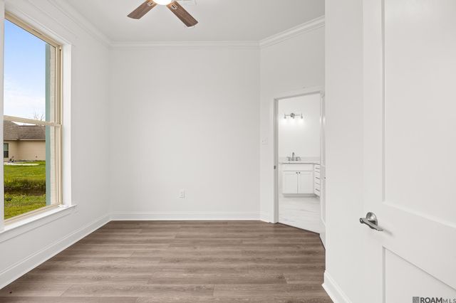 1033 W Worthey St, Gonzales, LA 70737