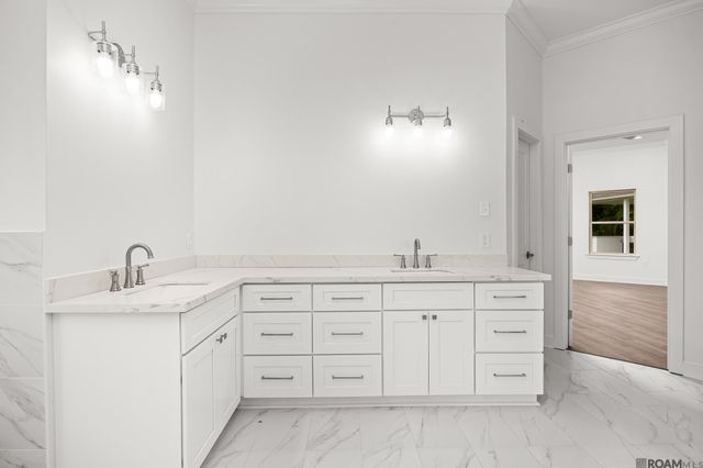 1033 W Worthey St, Gonzales, LA 70737