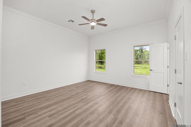 1033 W Worthey St, Gonzales, LA 70737