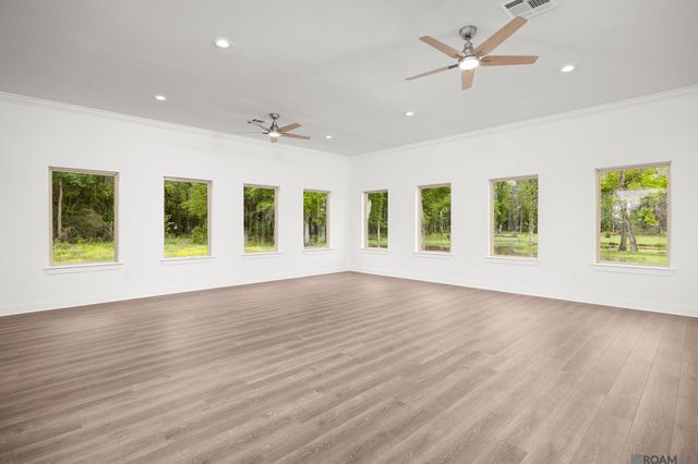 1033 W Worthey St, Gonzales, LA 70737