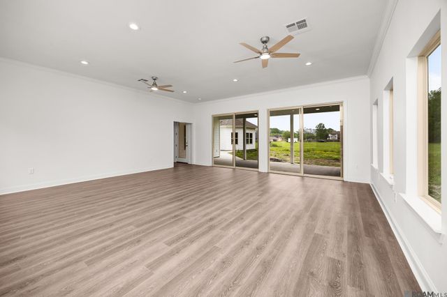 1033 W Worthey St, Gonzales, LA 70737