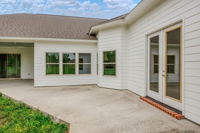 1033 W Worthey St, Gonzales, LA 70737