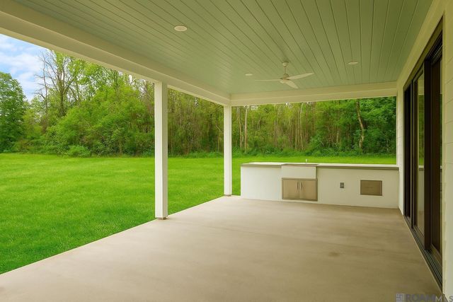 1033 W Worthey St, Gonzales, LA 70737