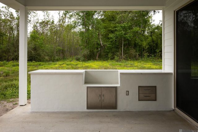 1033 W Worthey St, Gonzales, LA 70737