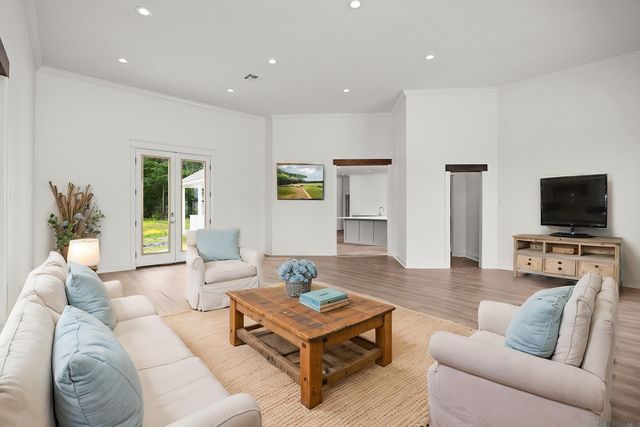 1033 W Worthey St, Gonzales, LA 70737