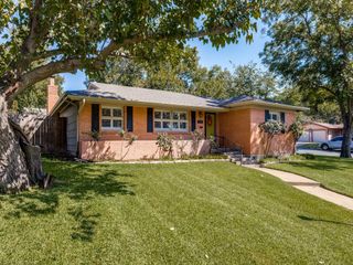 4925 Stadium Drive, Fort Worth, TX 76133