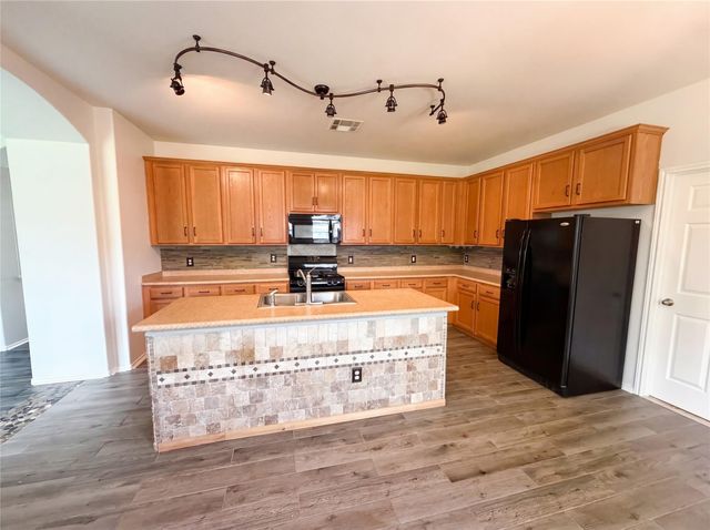 2002 Concan DR, Hutto, TX 78634