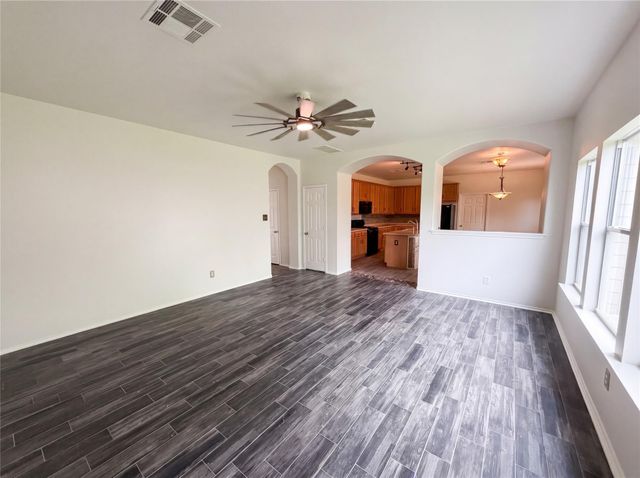 2002 Concan DR, Hutto, TX 78634