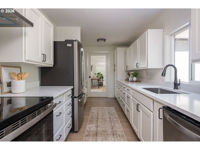 5812 Se WESTFORK St, Portland, OR 97206