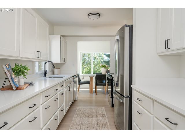 5812 Se WESTFORK St, Portland, OR 97206